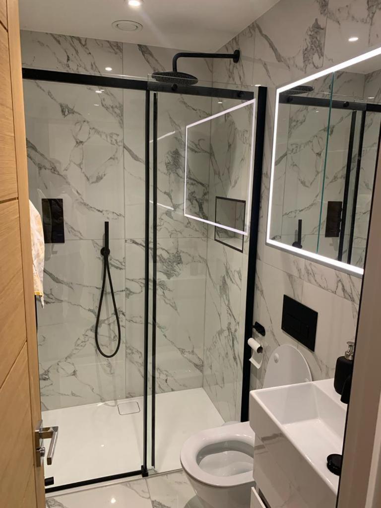 Two Bedroom Apartment - Λονδίνο Εξωτερικό φωτογραφία
